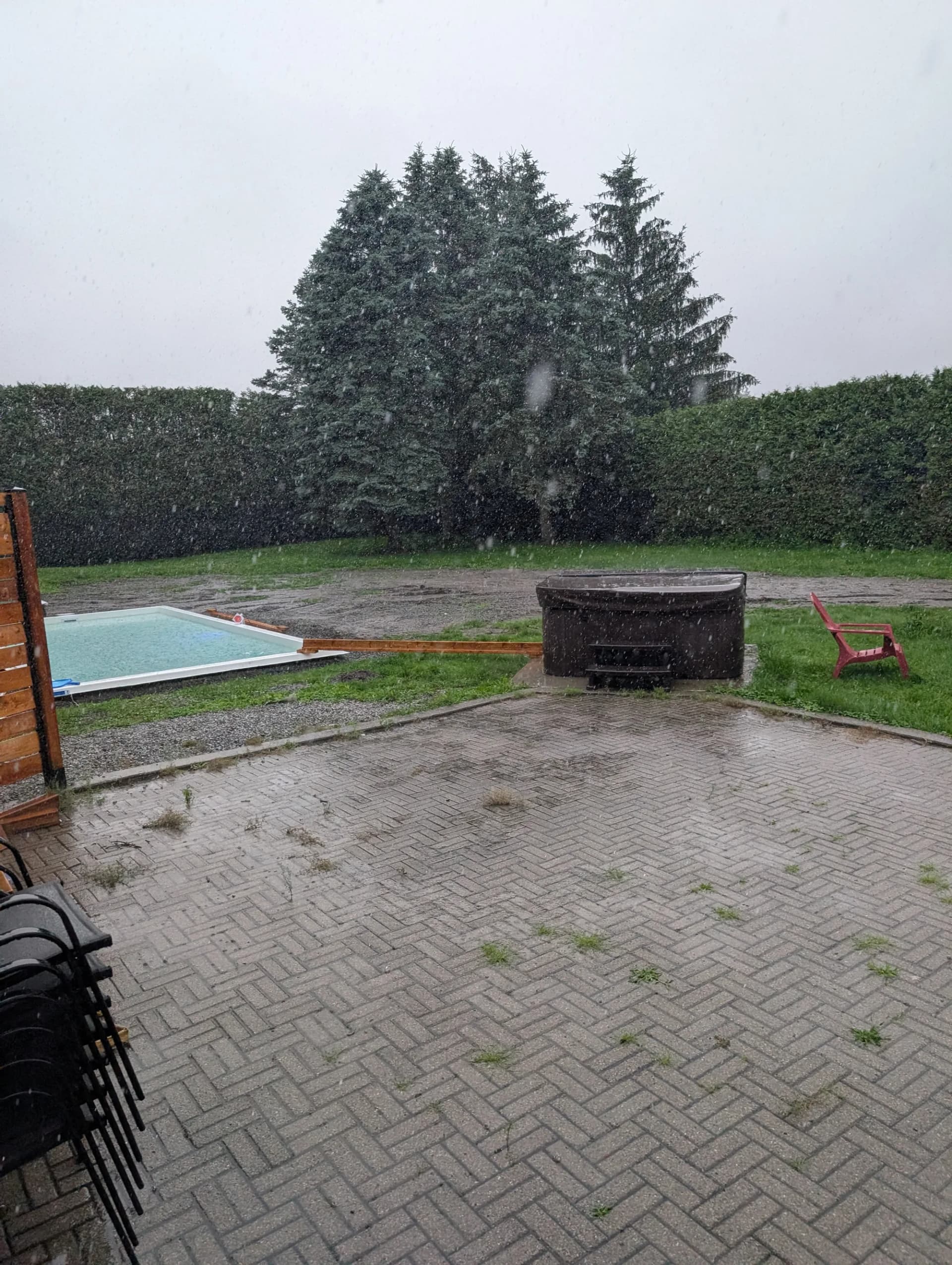 Cour arrière avec piscine, spa et patio de pavé, Rive-Sud de Montréal