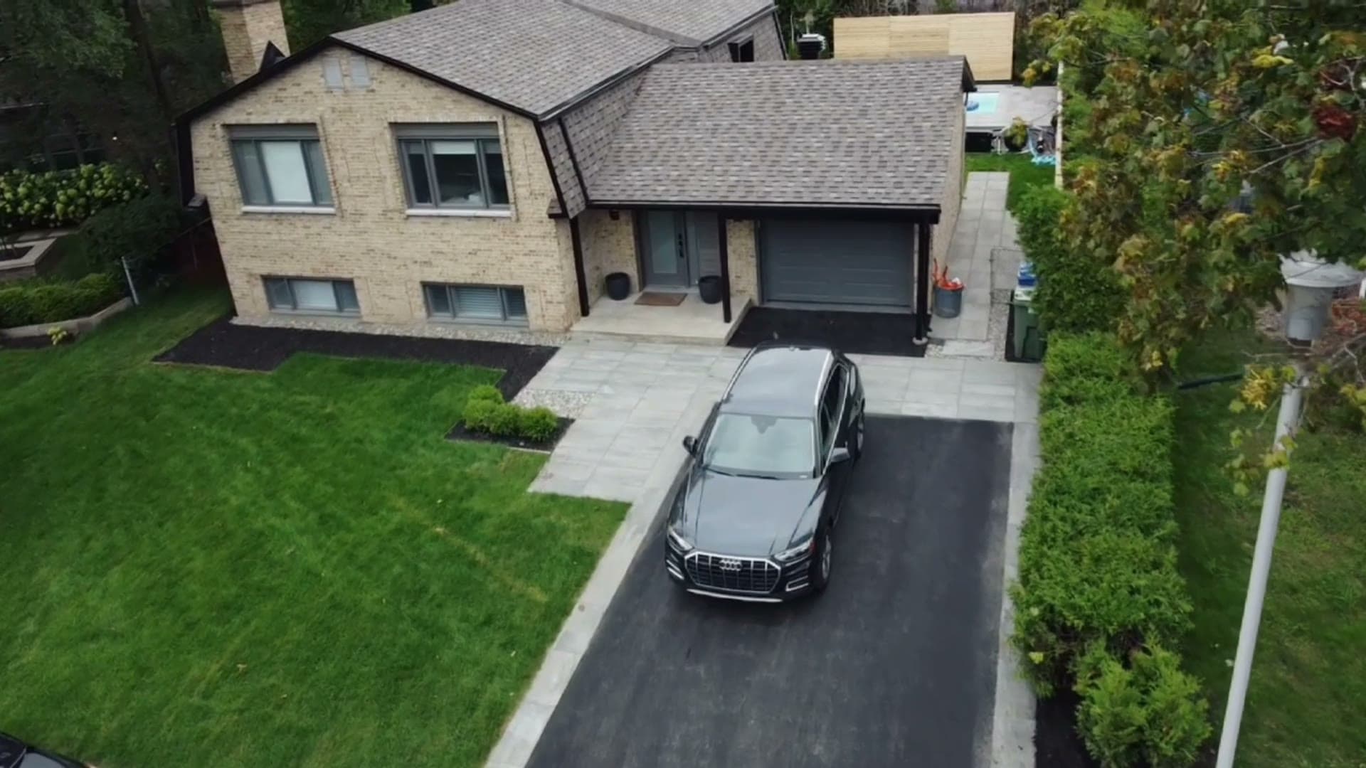 Survol drone d'un chantier d'aménagement paysager